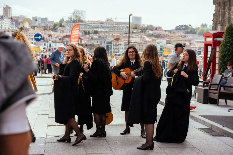 Porto: Harry Potter’s Inspiration Tour - Hogwarts uniforms shop: the fun interlude that still fits the pacing