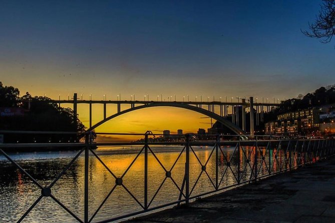 Porto Heritage Night Tour With Fado Show And Dinner Included - Drinks, Wait Times, and the “Romantic Evening” Rhythm