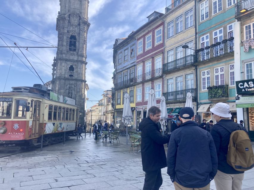 Porto: Highlights & hidden gems Walk - max 10 - Your first “wow” stop: São Bento Station’s tiled stories