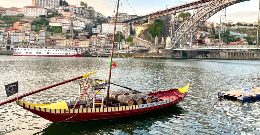 Porto: Highlights & hidden gems Walk - max 10 - Clérigos Tower and the Sé area: architecture you can read on foot