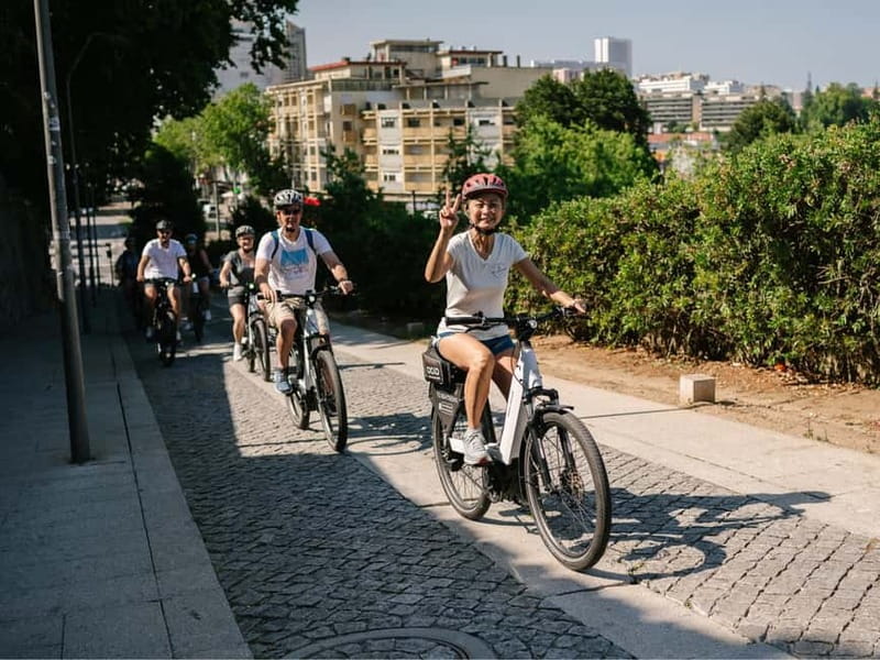 Porto: Highlights in 3 Hours E-Bike Tour - Avenida dos Aliados to Clérigos Tower: the climb that feels easier than you expect