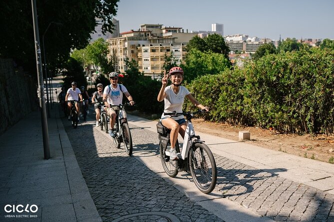 Porto Highlights in 3 Hours E-Bike Tour - Historical, Sightseeing - Avenida dos Aliados: the city’s social spine on two wheels