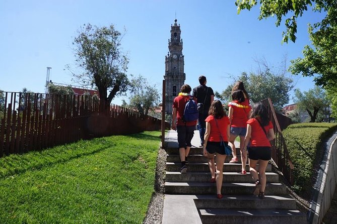 Porto Highlights Small-Group Walking Tour - Meet at Praça de Gomes Teixeira, then head toward Porto’s famous tiles