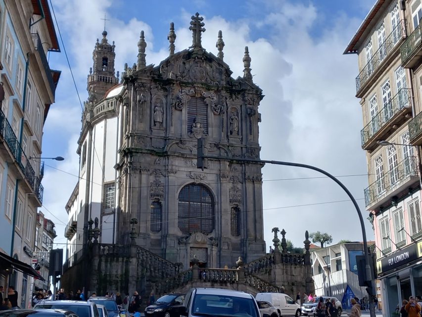 Porto Historic Center: Private Walking Tour & Cathedral - Cathedral of Porto: Romanesque simplicity, then gilded woodwork surprise