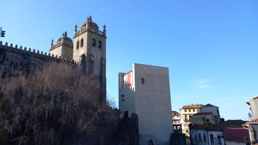 Porto Historic Center: Private Walking Tour & Cathedral - Starting at Porto Town Hall, finding your way in one morning brain-load