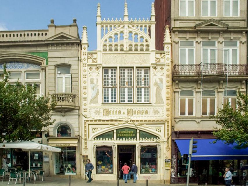 Porto: Historic e-Bike Tour with a guide - Miragaia and Massarelos: Porto’s geography in motion