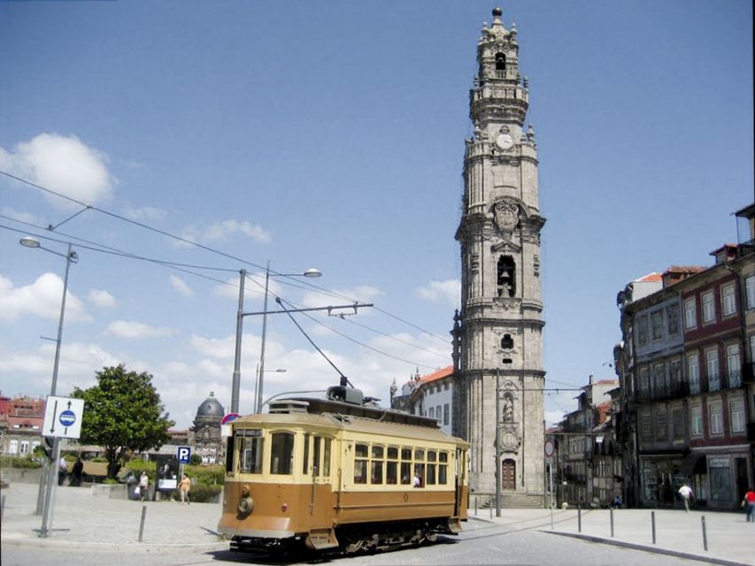 Porto: Historic e-Bike Tour with a guide - Parque da Quinta da Macieirinha and Palácio de Cristal gardens: the “slow down” moment