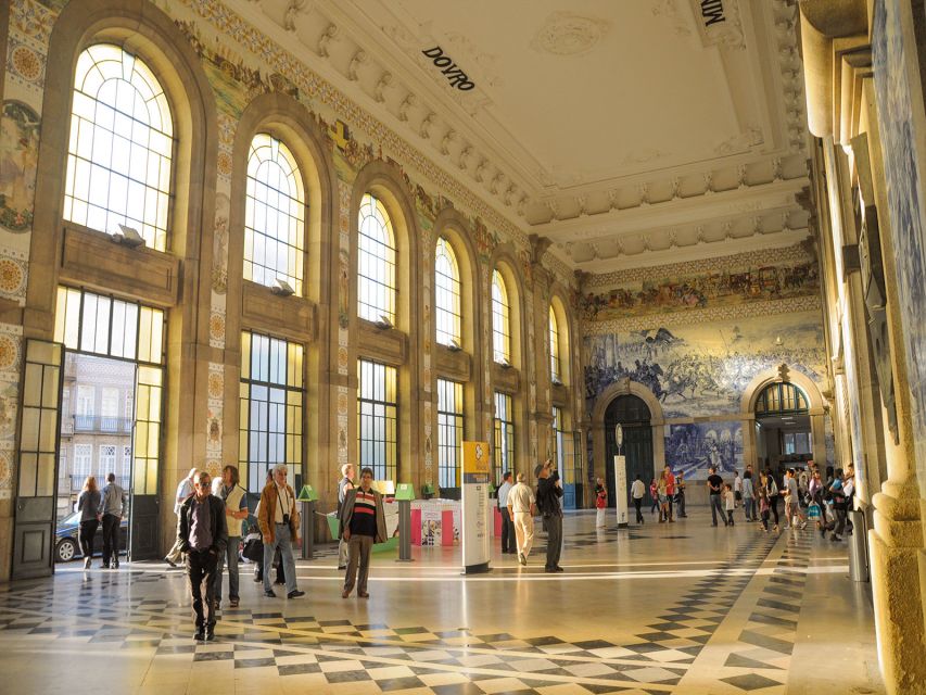 Porto: Historic e-Bike Tour with a guide - São Bento Station and Porto Cathedral: where history comes at you fast