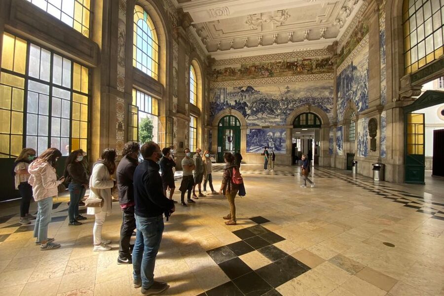 Porto: Historical Center Walking Tour - Art Nouveau Facades and the Livraria Lello Moment