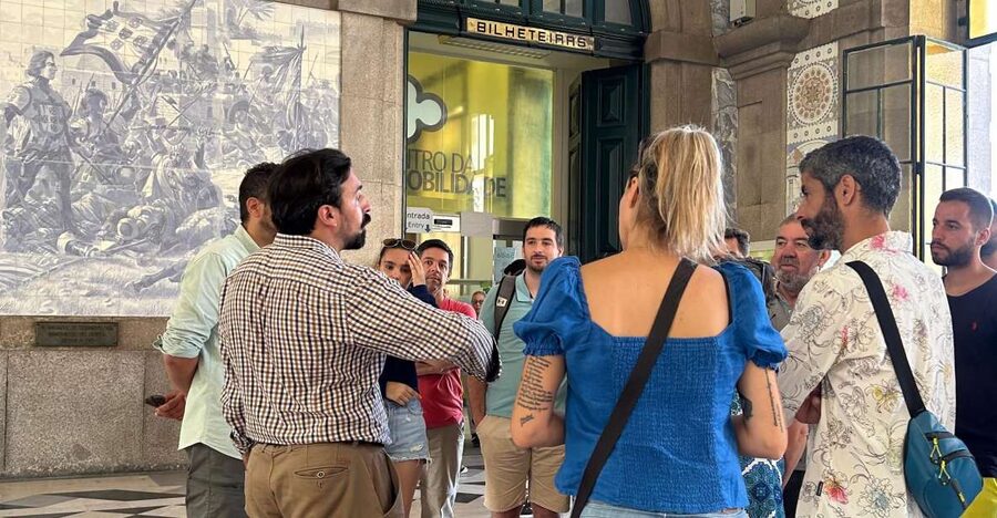 PORTO: Historical Walking Tour - Meeting at R. de Mouzinho da Silveira, then straight into Porto momentum