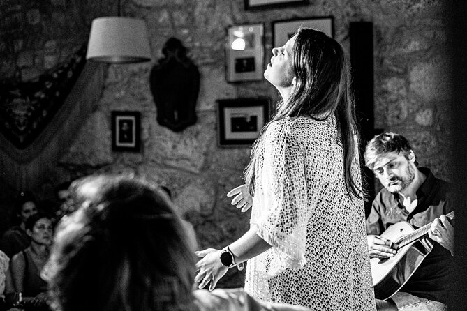 Porto: Live Portuguese Fado Experience with Port Wine - Language support: you do not need Portuguese to get the point