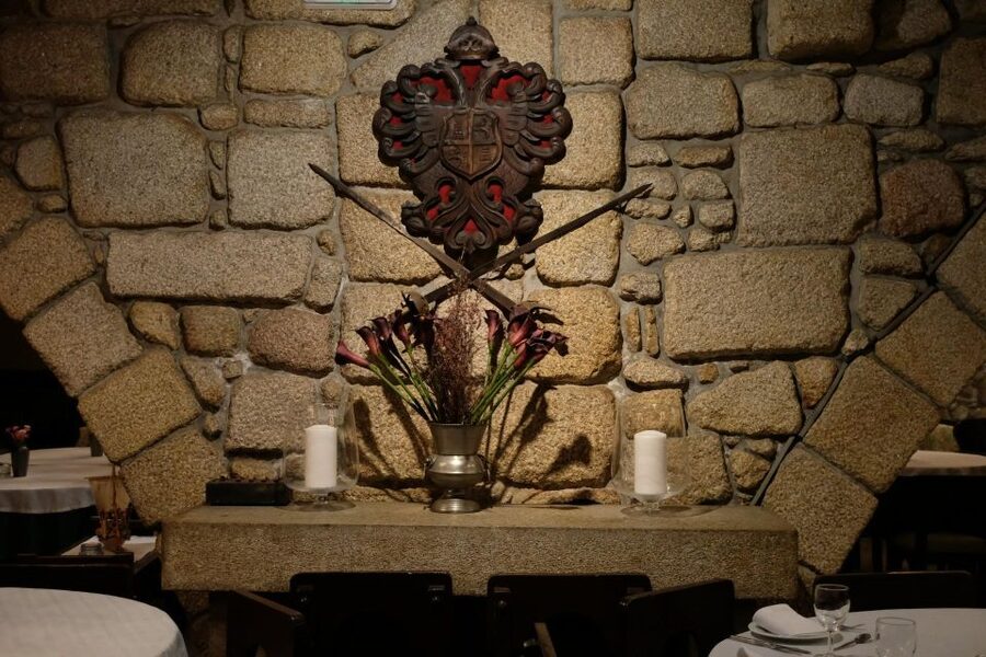 Porto Moonlight Walk & Fado Dinner - Language options, plus small extras you can add