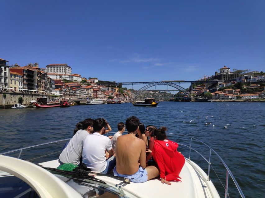 Porto: Passeio em iate privado no Douro com welcome drink - Getting on the boat at Marina do Freixo, and what to look for