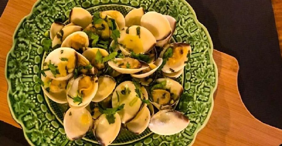 Porto: Premium Portuguese Food Tour and Sightseeing - The kind of guide you want: plain English, real food talk