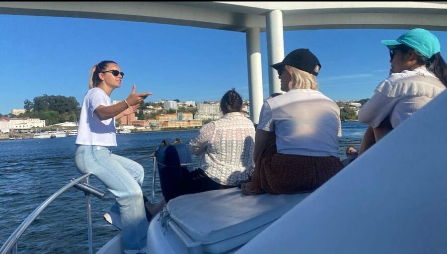Porto: Private 6 Bridges Tour, welcome drink & sunset option - Price and value for a private up-to-8 group
