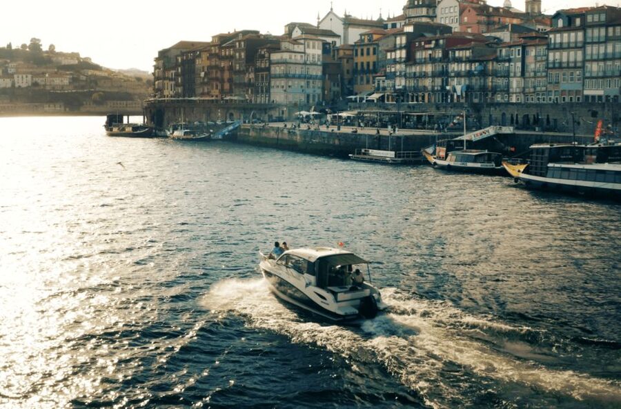 Porto: Private Boat Tour in Douro River - Six Bridges, One Big View Party: D. Luís I to Freixo