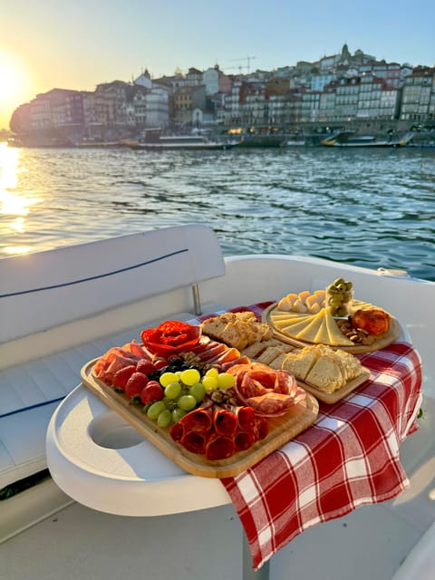 Porto: Private Douro River Bridges Cruise with Food & Wine - Two Hours, Smart Routing: How the Itinerary Moves You Through Porto