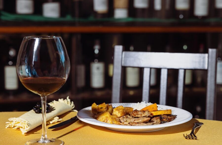 Porto: Private Douro Valley 4x4 Tour with Lunch - Key things to know before you go