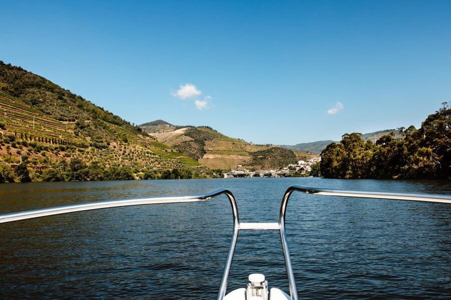 Porto: Private Douro Valley 4x4 Tour with Lunch - 4x4 trails and a private boat, in one tight 7-hour plan