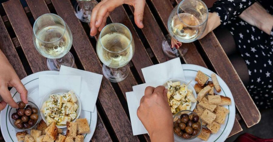 Porto: Private Evening Tour with Drinks & Bites - How the 2.5-Hour Walking Format Works
