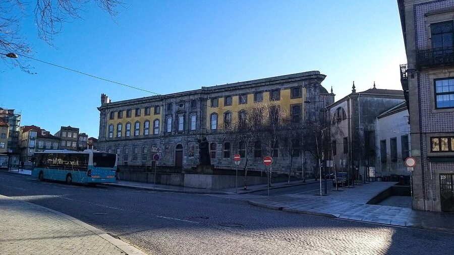 Porto private morning Tour, see the most iconic attractions - Beyond the center: Arrábida Bridge and Atlantic-facing forts
