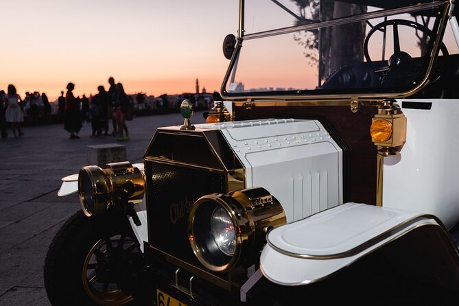 Porto:Private Tour of the Historic City in a Classic Ford T - Port wine with Cálem: a tasting that feels relaxed