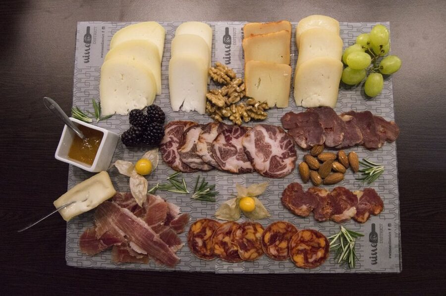 Porto: Private Walking Food Tour with Tastings - The Douro River Tapas Finale, Where the Walk Turns Into Dinner-Mode