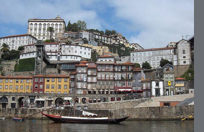 Porto: Private Yacht Cruise with Local Wine, Snacks and 6 Bridges - Key highlights you will notice right away
