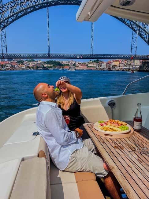 Porto: Private Yacth Cruise with Wine, Snacks & 6 Bridges - Marina do Freixo to the river: start here, settle fast