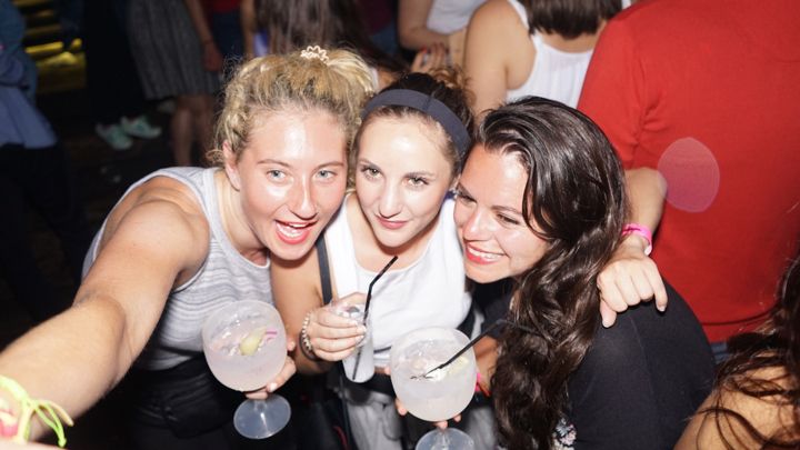 Porto: Pub Crawl with 6 Drinks and VIP Club Entry - Key things to know before you go