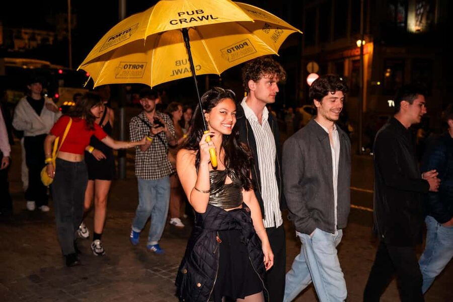Porto: Pub Crawl with 7 Drinks, Games, and VIP Club Entry - From Bars to the VIP Club: The Line-Skip Effect
