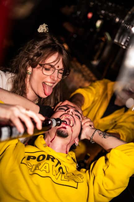 Porto: Pub Crawl with 7 Drinks, Games, and VIP Club Entry - Starting at Fonte dos Leões: What to Expect Right Away