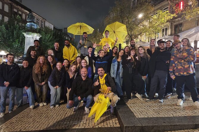 Porto Pubcrawl: 5h,7 Drinks,4 bars &Skip the line Club Entry - The 10pm-to-early-morning structure that makes this crawl work