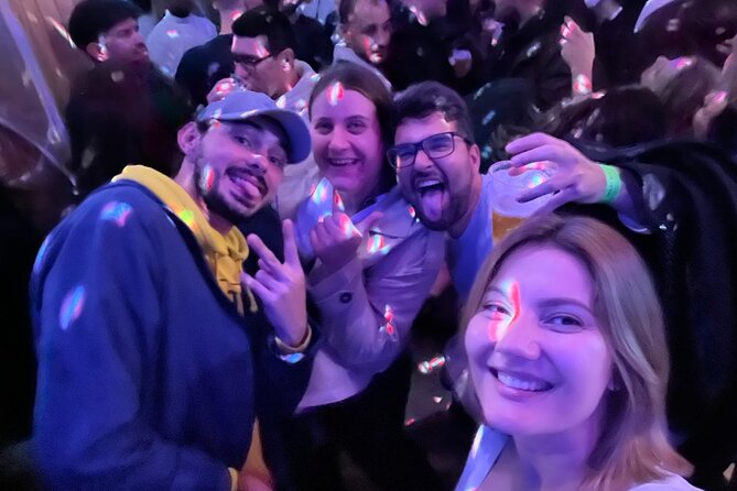 Porto Pubcrawl: 5h,7 Drinks,4 bars &Skip the line Club Entry - Stop 3: Rua da Galeria de Paris, two club-ish bars to warm up