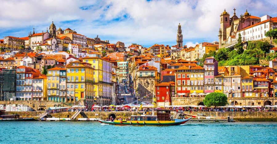 Porto Ribeira and highlights Private Walking Tour - Sé as your launchpad, then Porto Cathedral up close