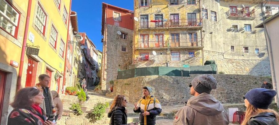 Porto Ribeira and highlights Private Walking Tour - Alminhas of the Bridge, small stop, strong feeling
