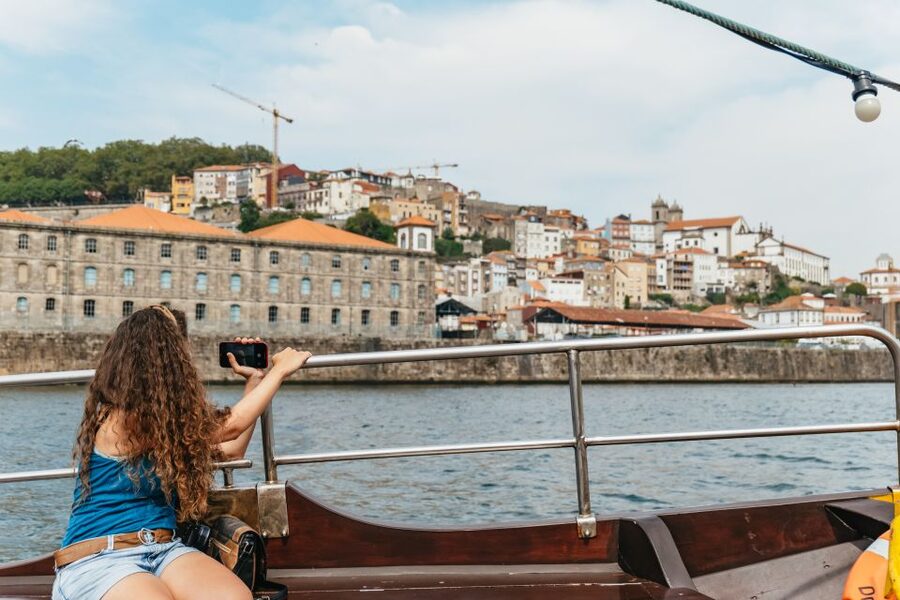 Porto: River Douro 6 Bridges Cruise - Under the Bridges: How to Maximize the Commentary Without a Live Guide