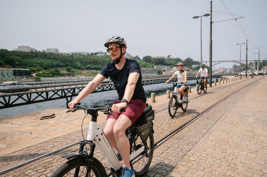 Porto Riverbank Tour on an e-bike: Atlantic Coast, Gardens - Leaving Ribeira behind, then learning how the river shapes Porto