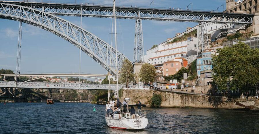 Porto: Romantic Sailboat Cruise - What onboard feels like, welcome drink, snacks, and Spotify