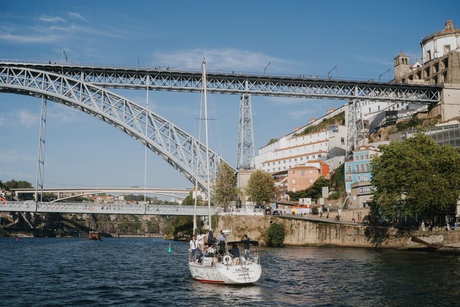 Porto: Romantic Sailboat Cruise - The guides and the tone of the narration