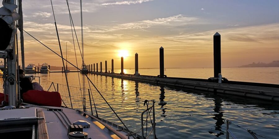 Porto: Romantic Sailboat Cruise - Who should book this cruise and who should skip it