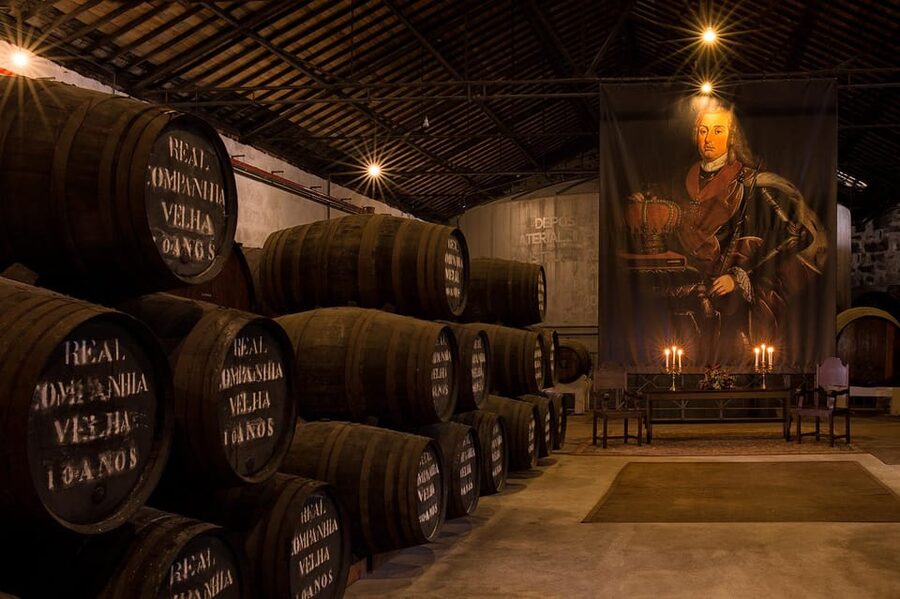 Porto: Royal Oporto Tour na Real Companhia Velha - The Silva Reis Private Cellar with 16,000 Bottles (Including 1765)