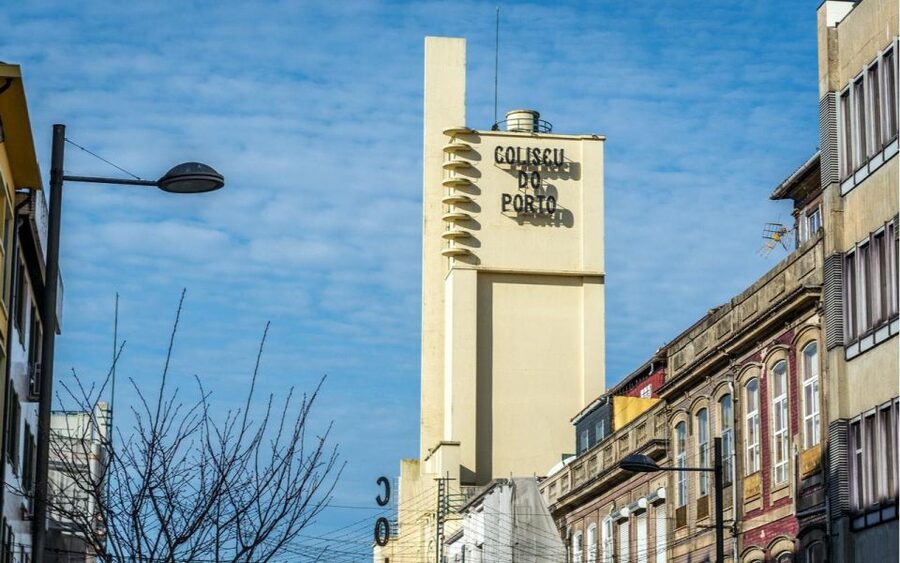 Porto’s Old Town: Amazing Secrets and Fresh Scoops - Invicta and Resilience, a Porto Lesson in One Short Walk