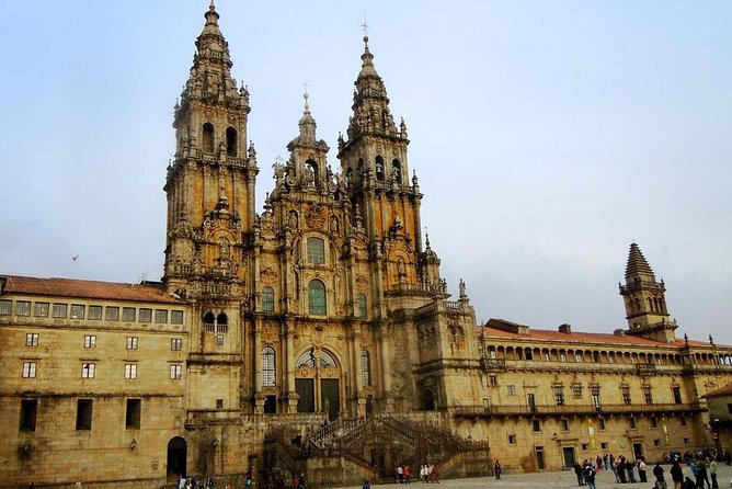 Porto: Santiago de Compostela and Valença do Minho Day Trip - Morning in Porto: the 7:30 start and what to bring
