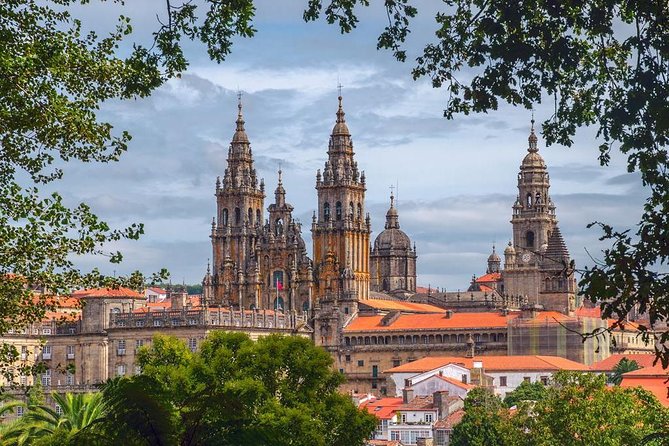 Porto: Santiago de Compostela and Valença do Minho Day Trip - The Cathedral of Santiago: Gothic focus inside Romanesque, Gothic, and Baroque