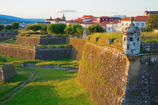 Porto: Santiago de Compostela and Valença do Minho Day Trip - Valença do Minho on the way back: fortress walls and border history