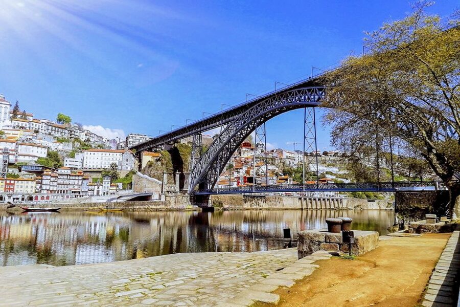 The Douro river and the Ribeira waterfront below the Dom Lu&iacute;s I bridge