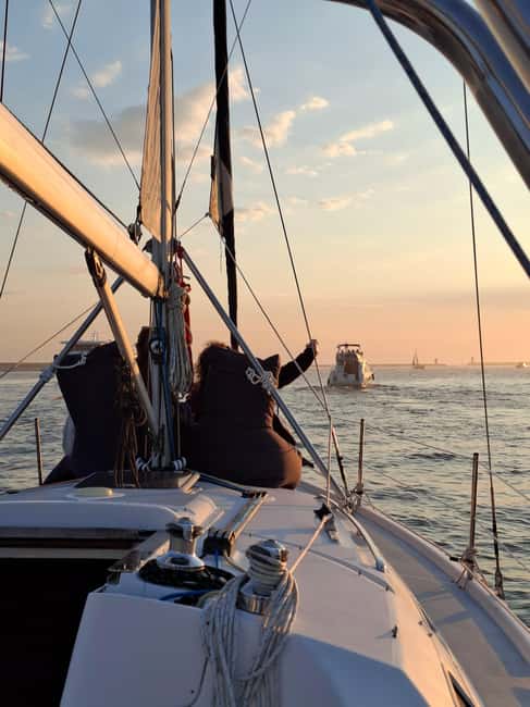 Porto: Sunset Sailboat Tour with Welcome Drink - Welcome drink, snacks, or Port Wine tasting on board