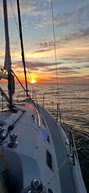 Porto: Sunset Sailboat Tour with Welcome Drink - Who should book this Porto sunset sail, and who should skip it