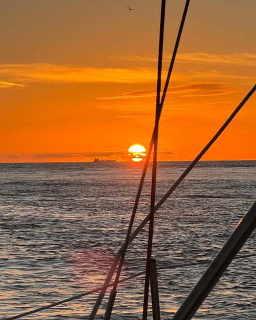 Porto: Sunset Sailboat Tour with Welcome Drink - Should you book this sunset sail with Thullium Sailboat?